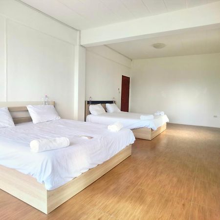 115 Townhouse Hotel Ban Khlong Krang Buitenkant foto