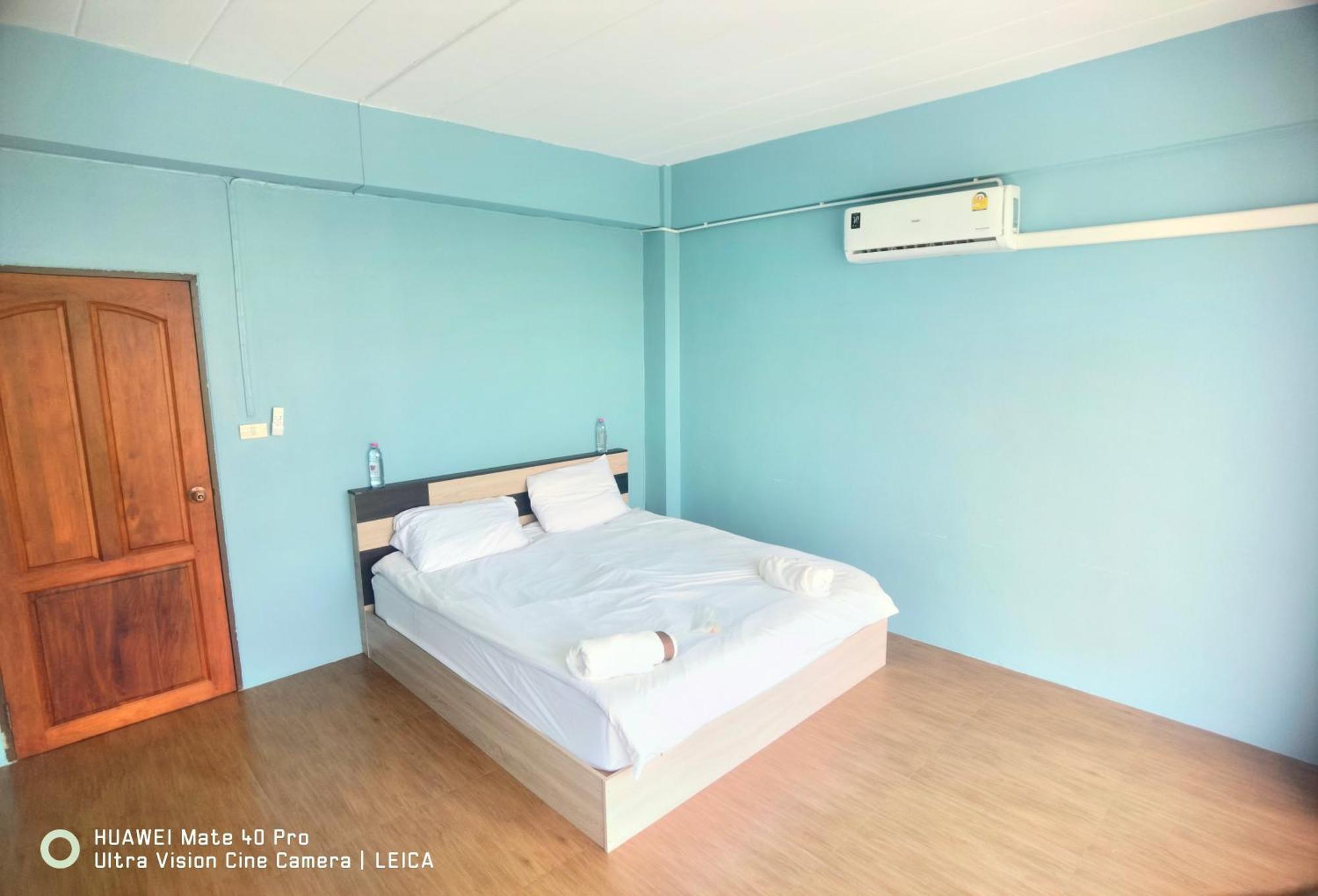 115 Townhouse Hotel Ban Khlong Krang Buitenkant foto