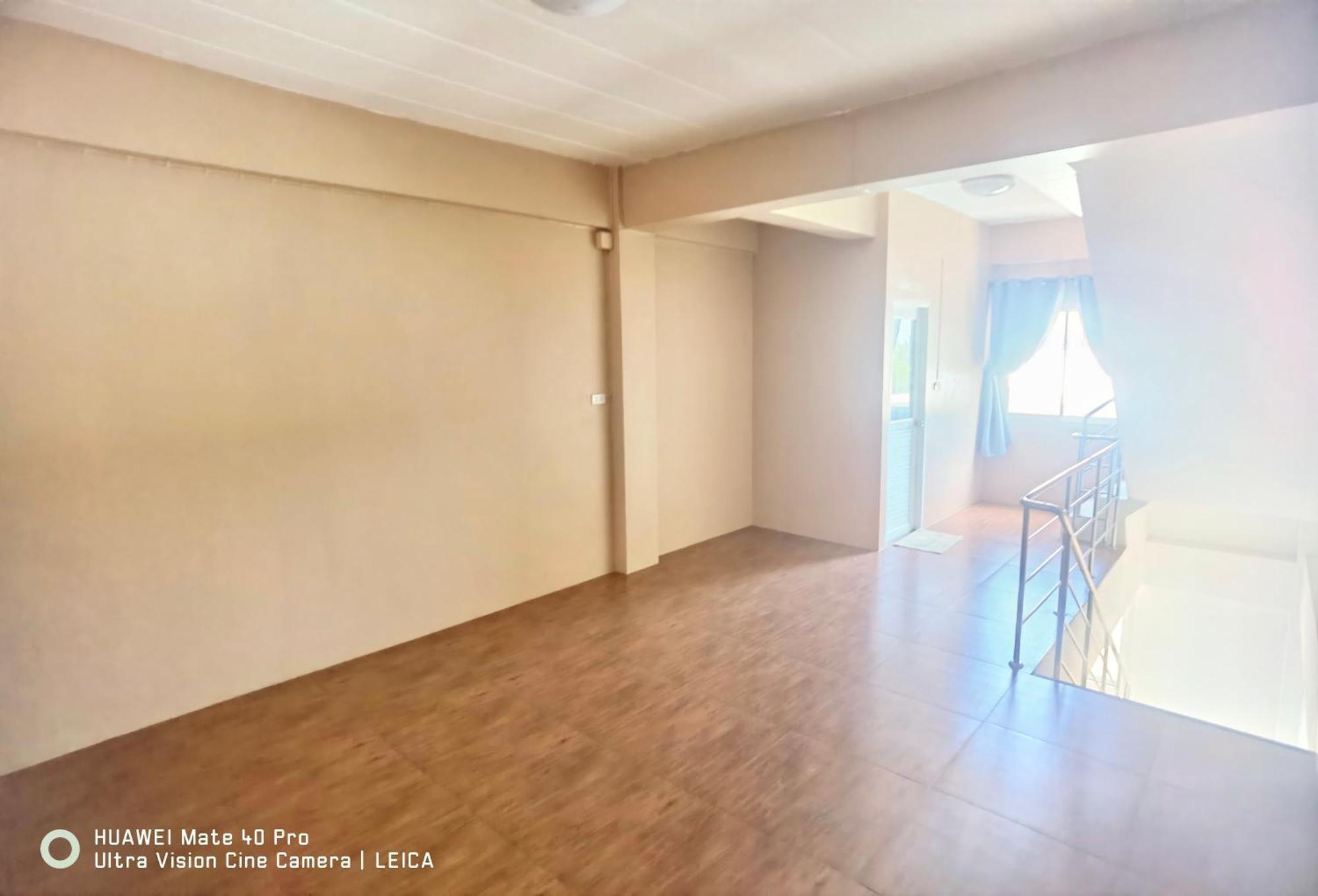 115 Townhouse Hotel Ban Khlong Krang Buitenkant foto