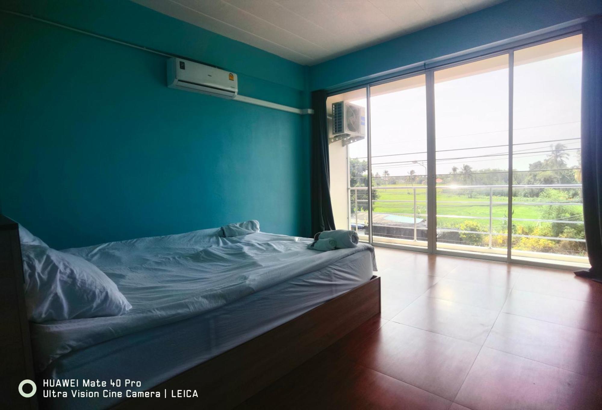 115 Townhouse Hotel Ban Khlong Krang Buitenkant foto