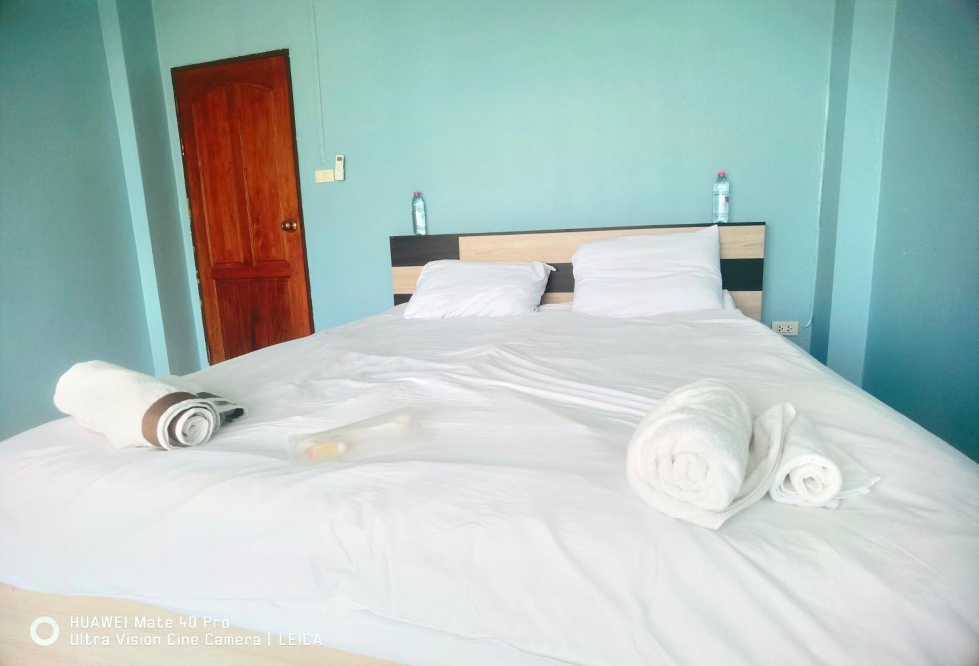 115 Townhouse Hotel Ban Khlong Krang Buitenkant foto