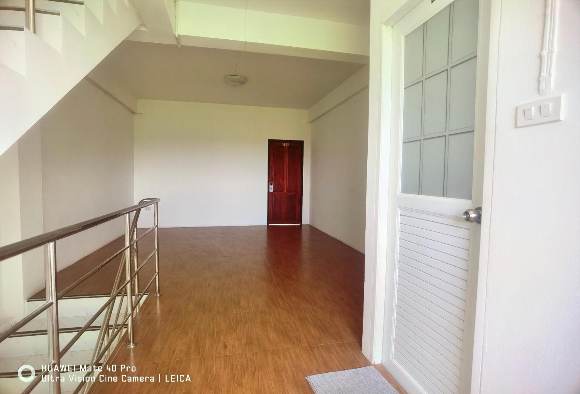 115 Townhouse Hotel Ban Khlong Krang Buitenkant foto