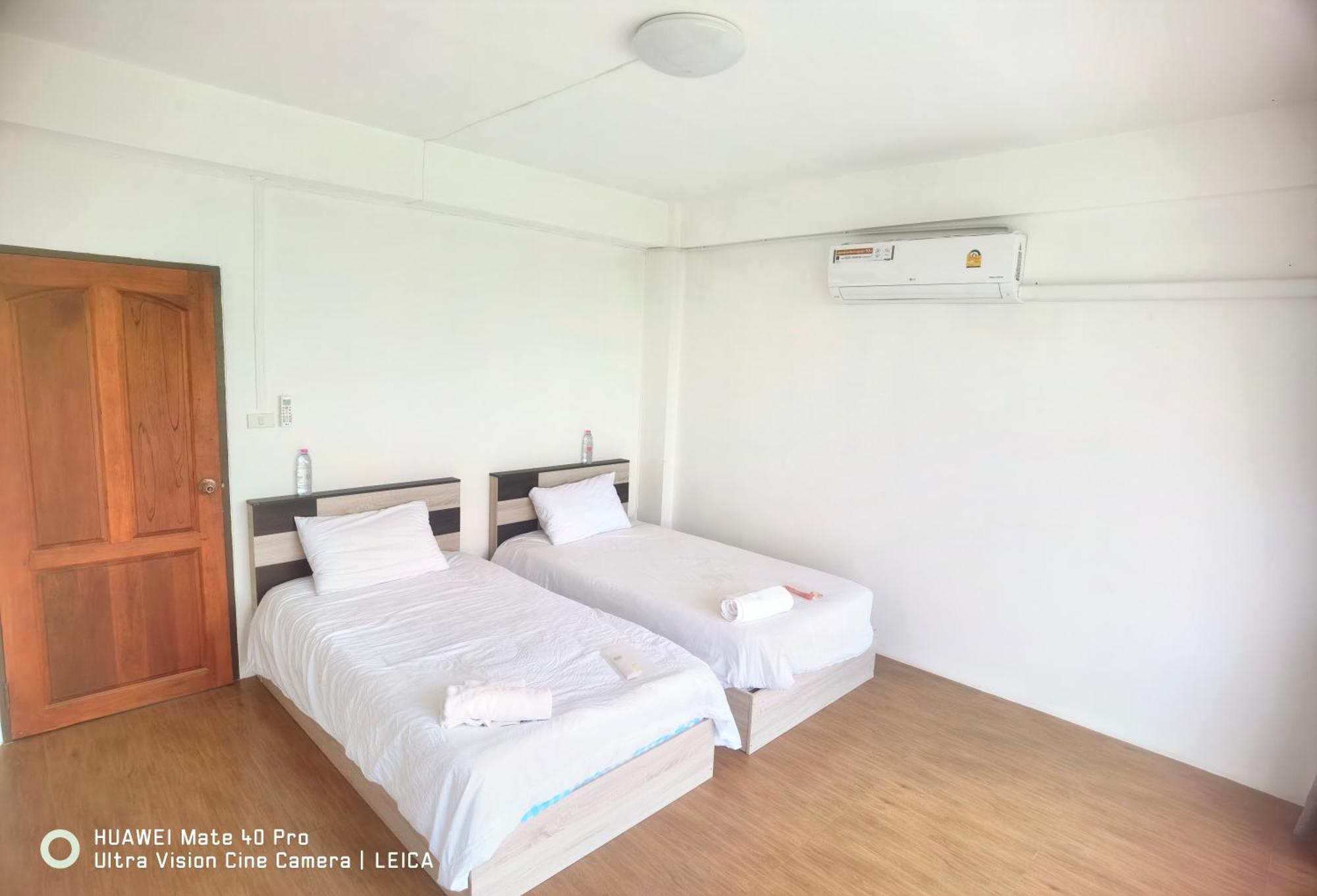 115 Townhouse Hotel Ban Khlong Krang Buitenkant foto