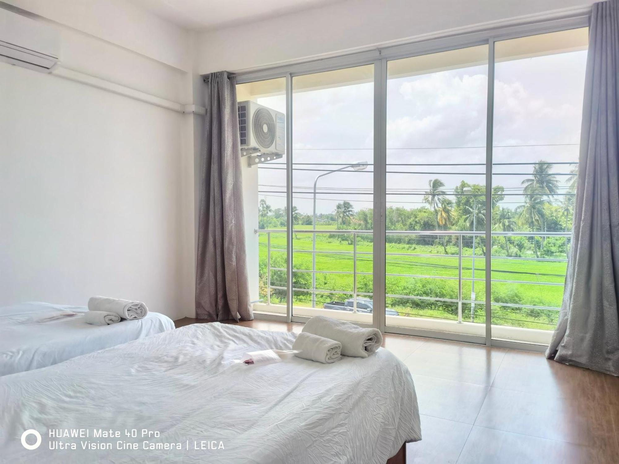 115 Townhouse Hotel Ban Khlong Krang Buitenkant foto