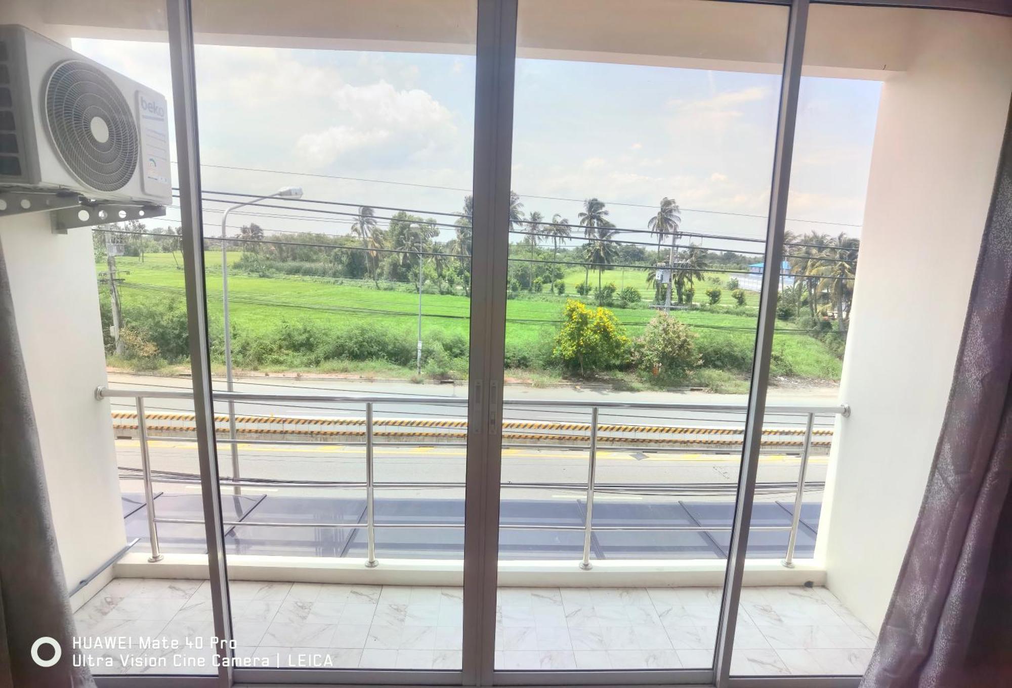 115 Townhouse Hotel Ban Khlong Krang Buitenkant foto