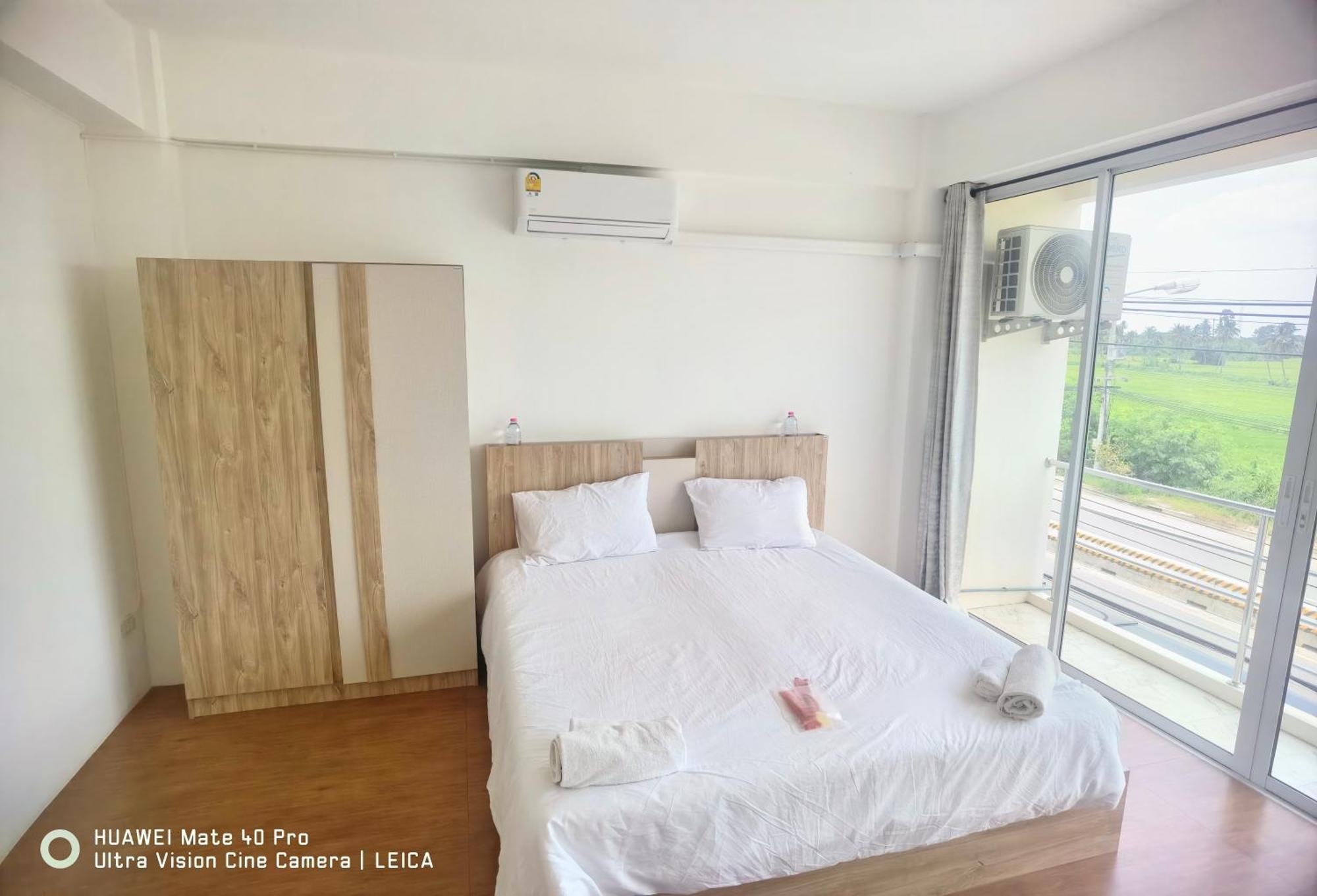 115 Townhouse Hotel Ban Khlong Krang Buitenkant foto