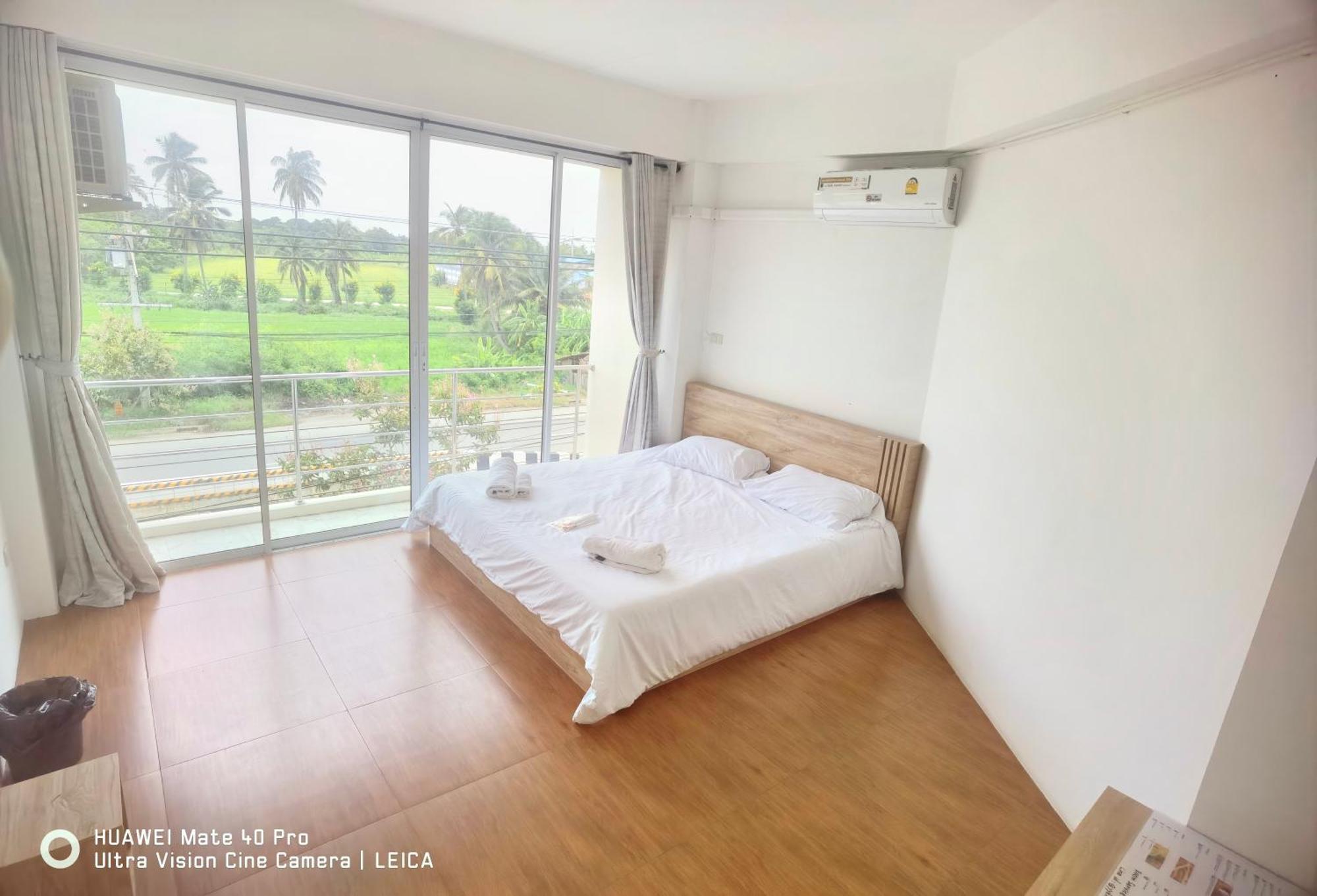 115 Townhouse Hotel Ban Khlong Krang Buitenkant foto