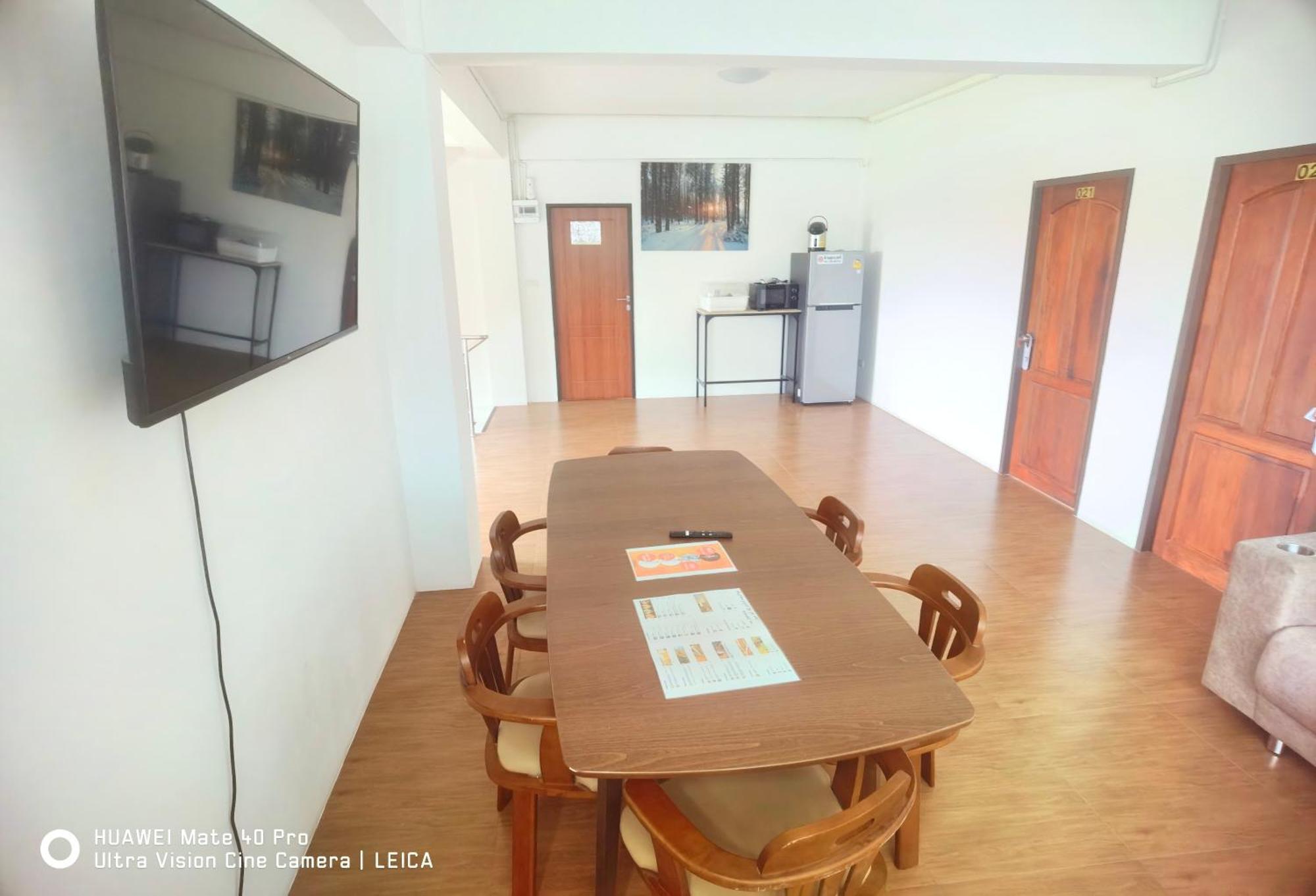 115 Townhouse Hotel Ban Khlong Krang Buitenkant foto