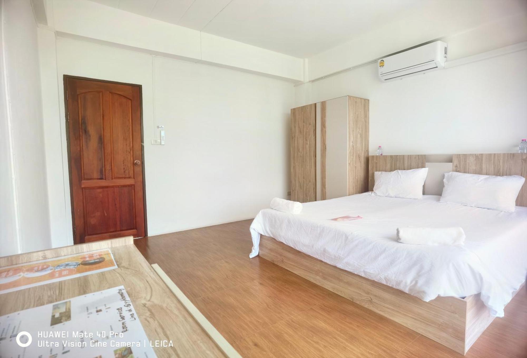 115 Townhouse Hotel Ban Khlong Krang Buitenkant foto