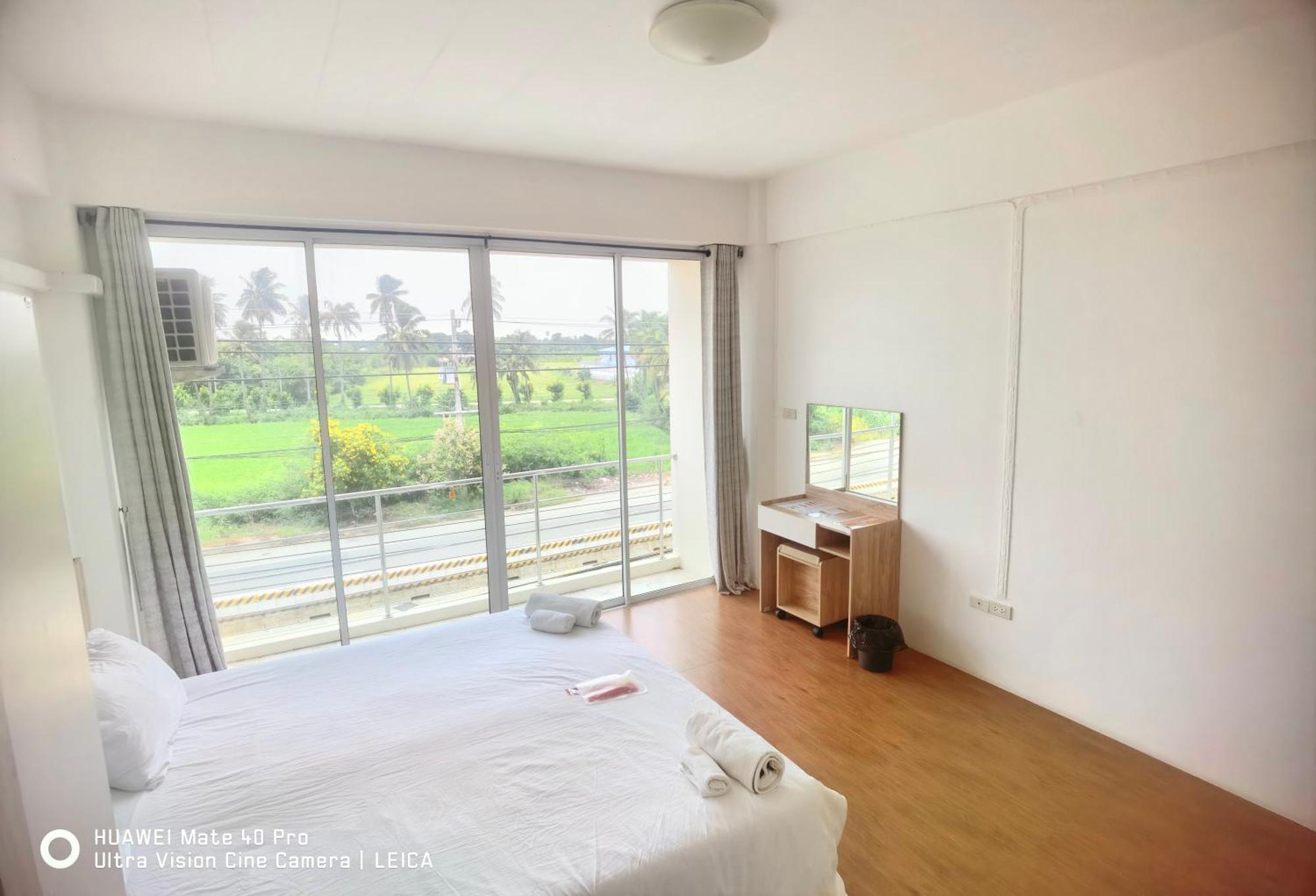 115 Townhouse Hotel Ban Khlong Krang Buitenkant foto