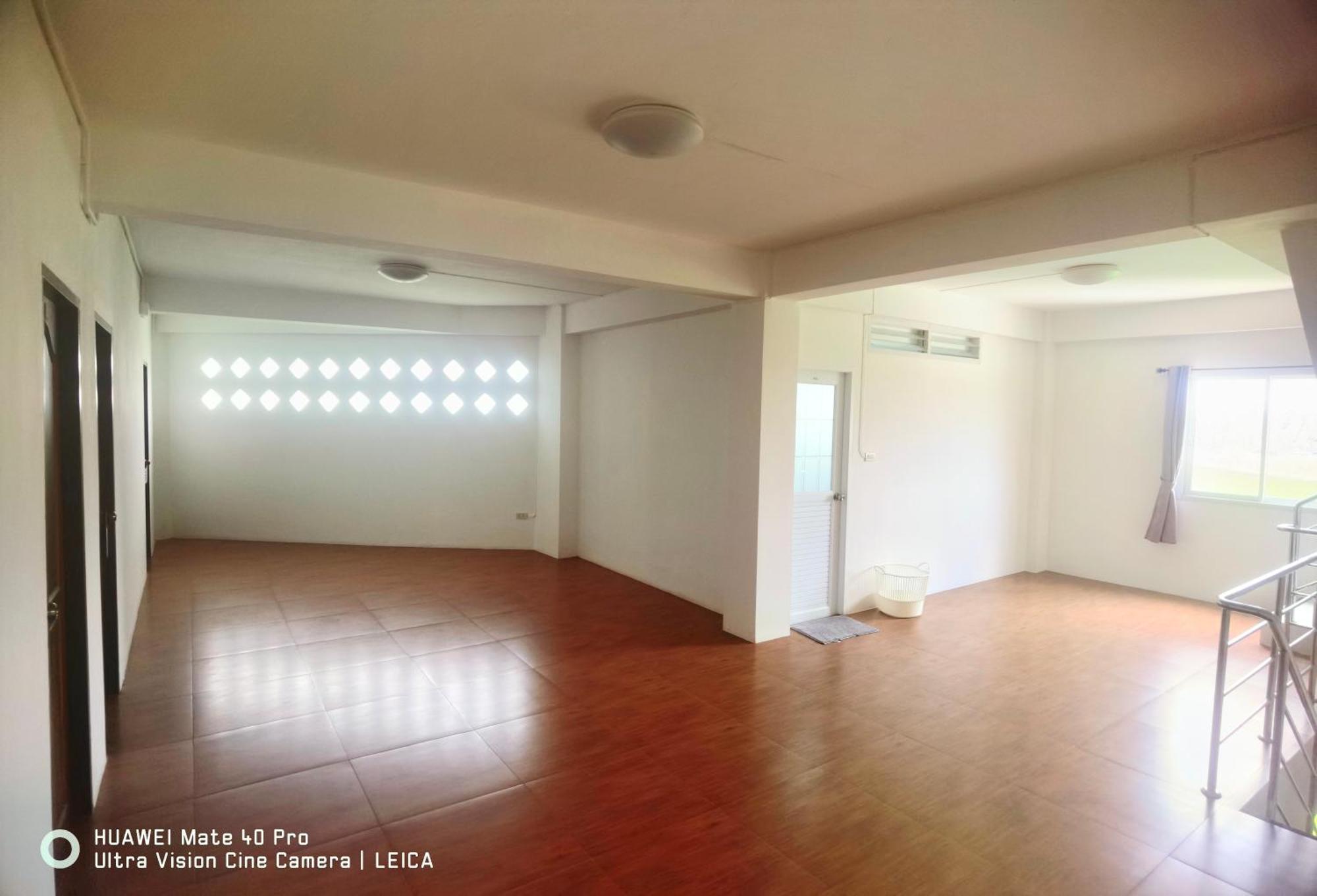 115 Townhouse Hotel Ban Khlong Krang Buitenkant foto