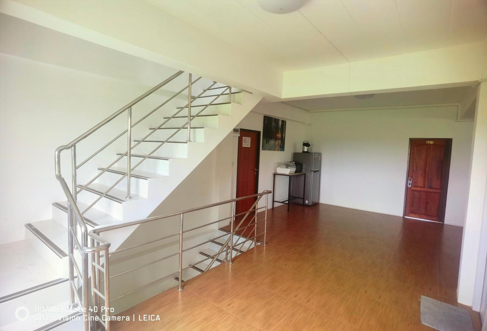 115 Townhouse Hotel Ban Khlong Krang Buitenkant foto