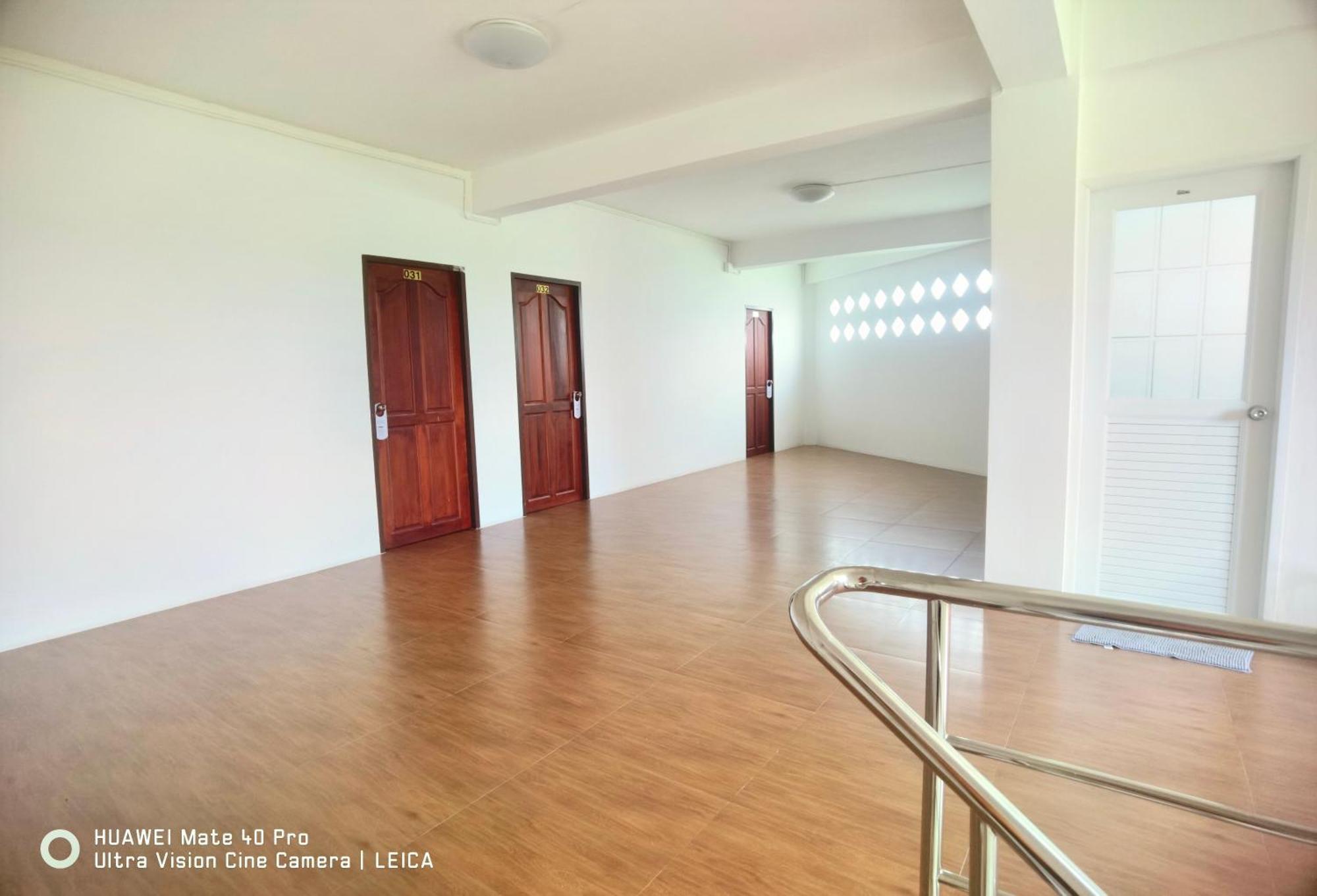 115 Townhouse Hotel Ban Khlong Krang Buitenkant foto