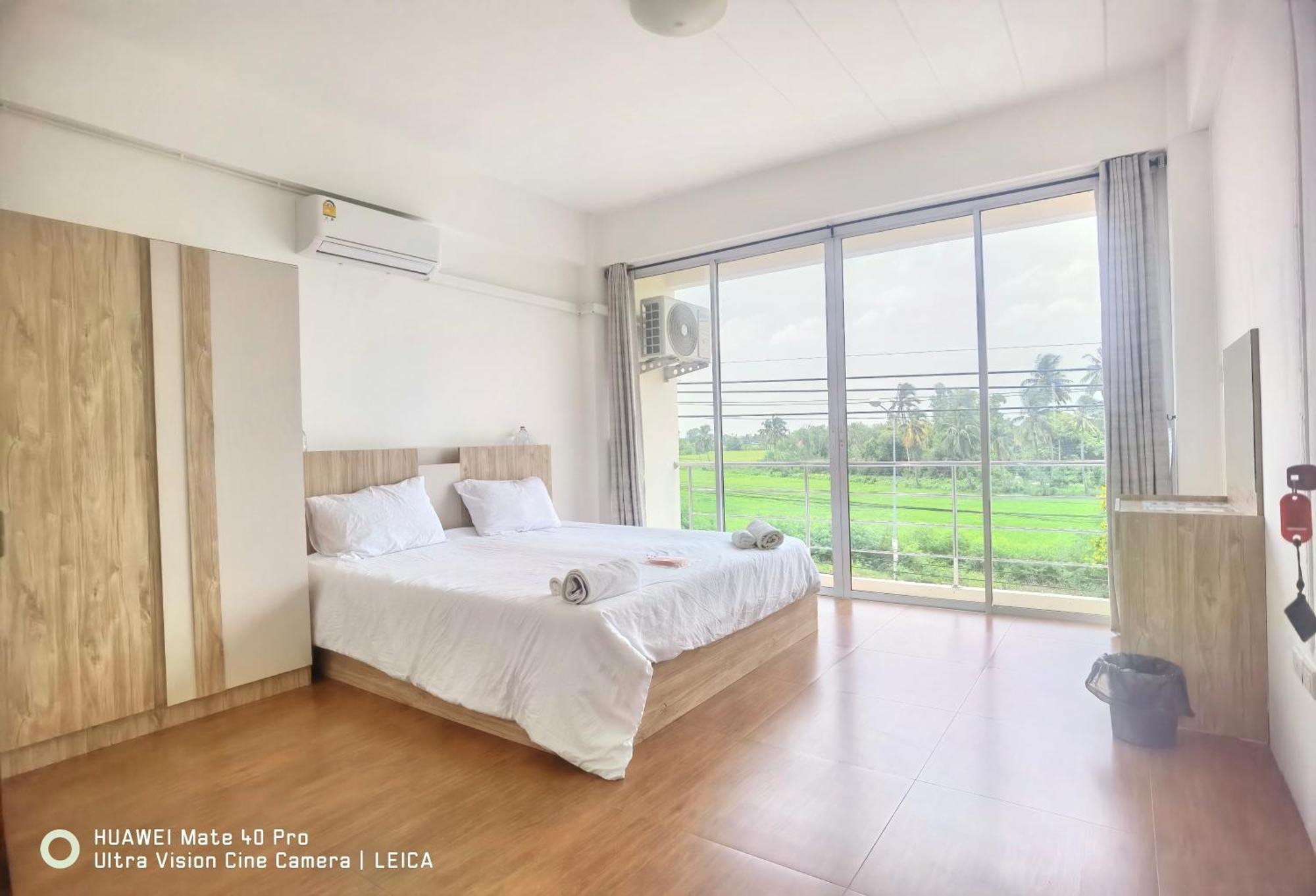 115 Townhouse Hotel Ban Khlong Krang Buitenkant foto