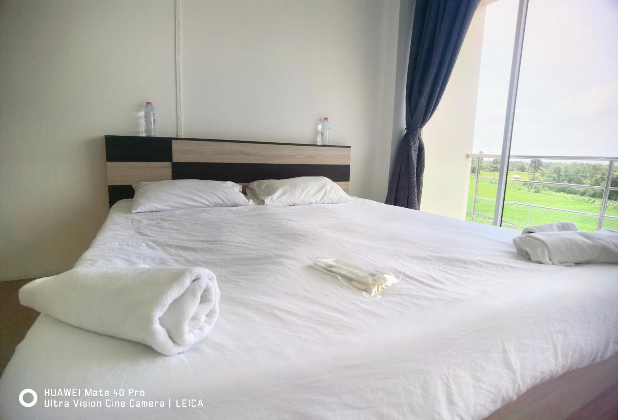 115 Townhouse Hotel Ban Khlong Krang Buitenkant foto