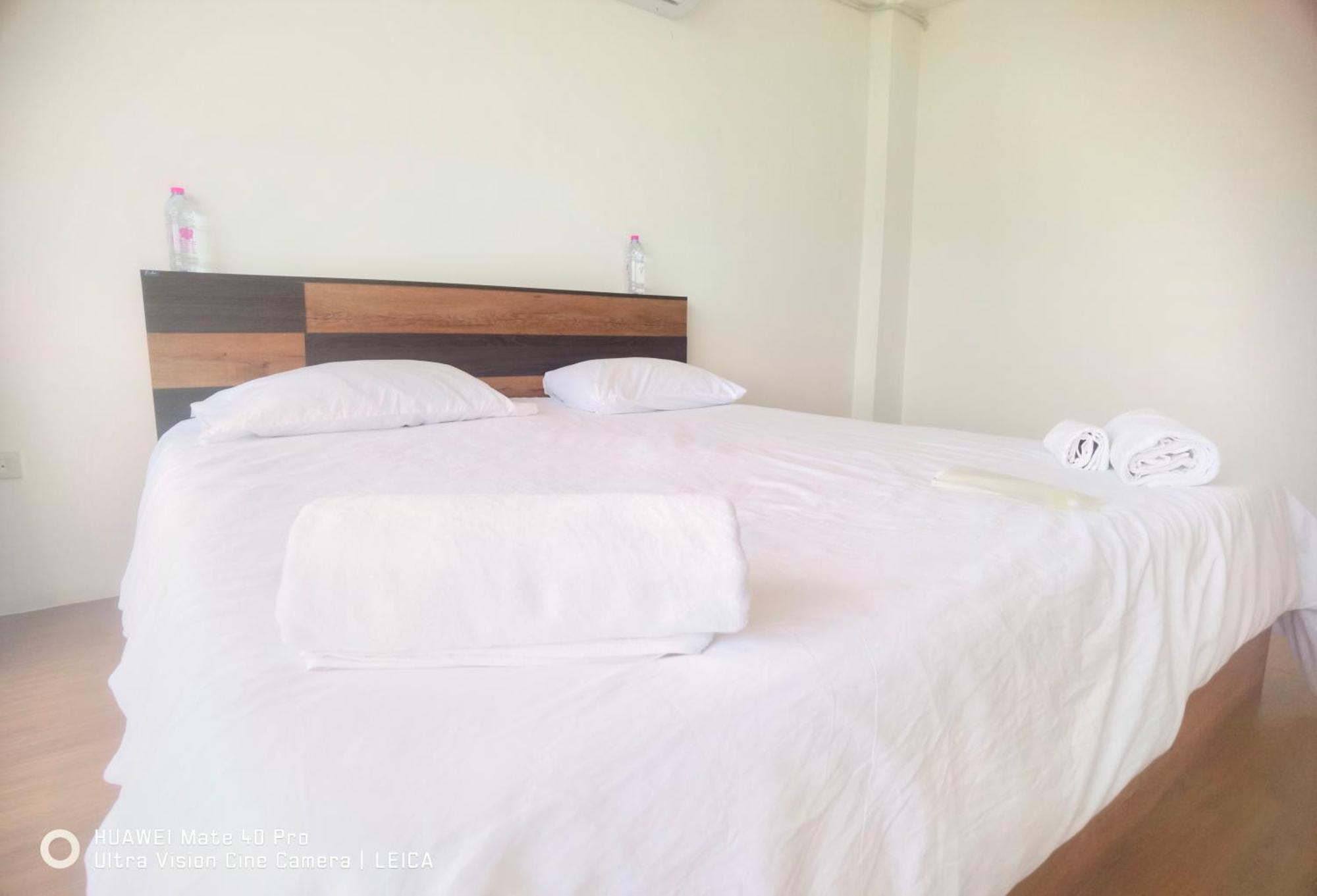 115 Townhouse Hotel Ban Khlong Krang Buitenkant foto