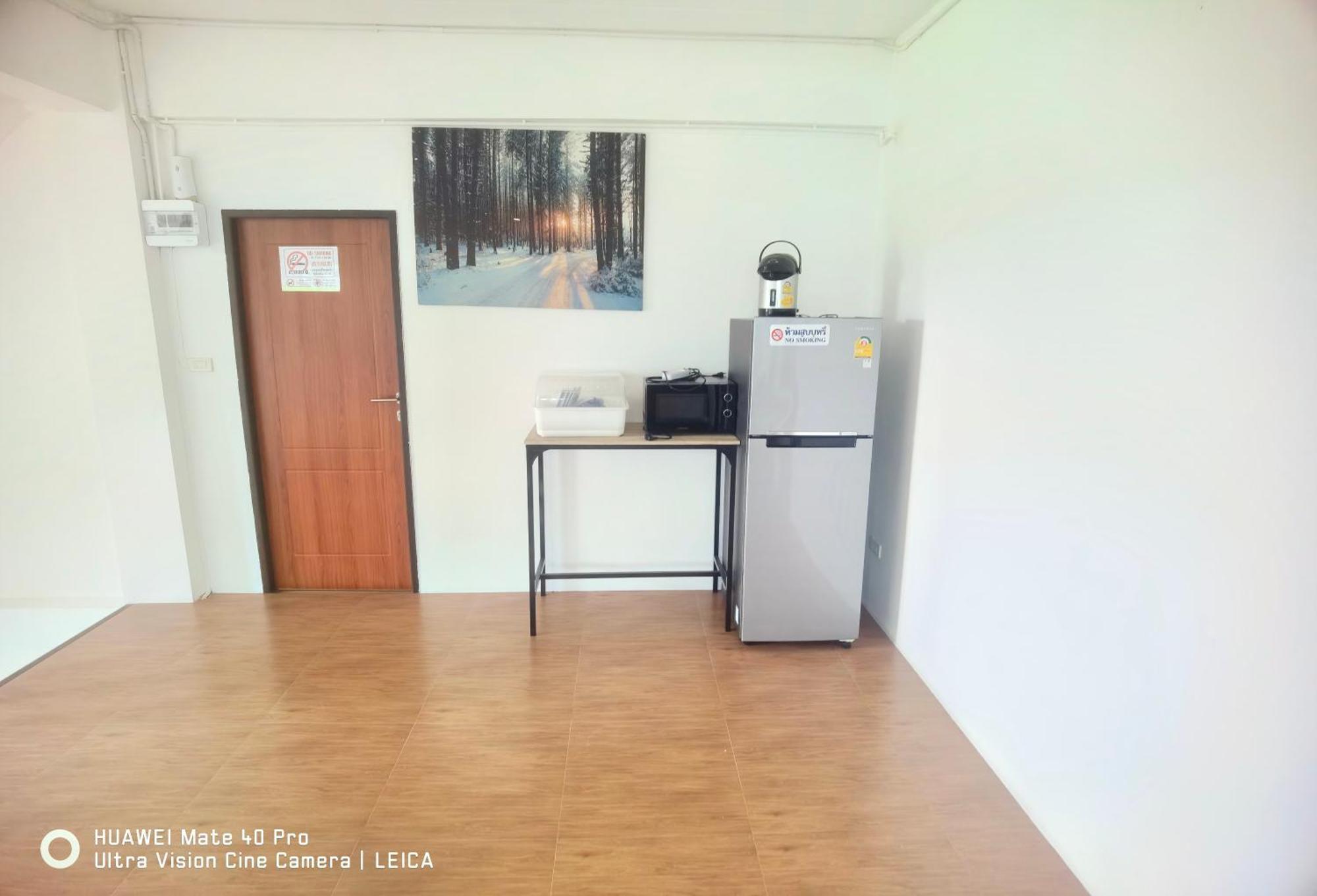 115 Townhouse Hotel Ban Khlong Krang Buitenkant foto