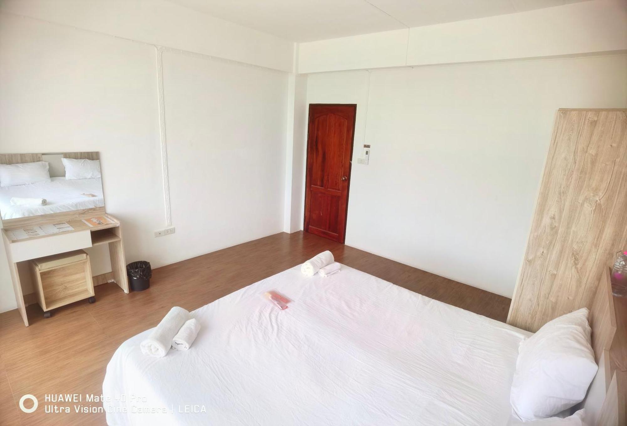 115 Townhouse Hotel Ban Khlong Krang Buitenkant foto