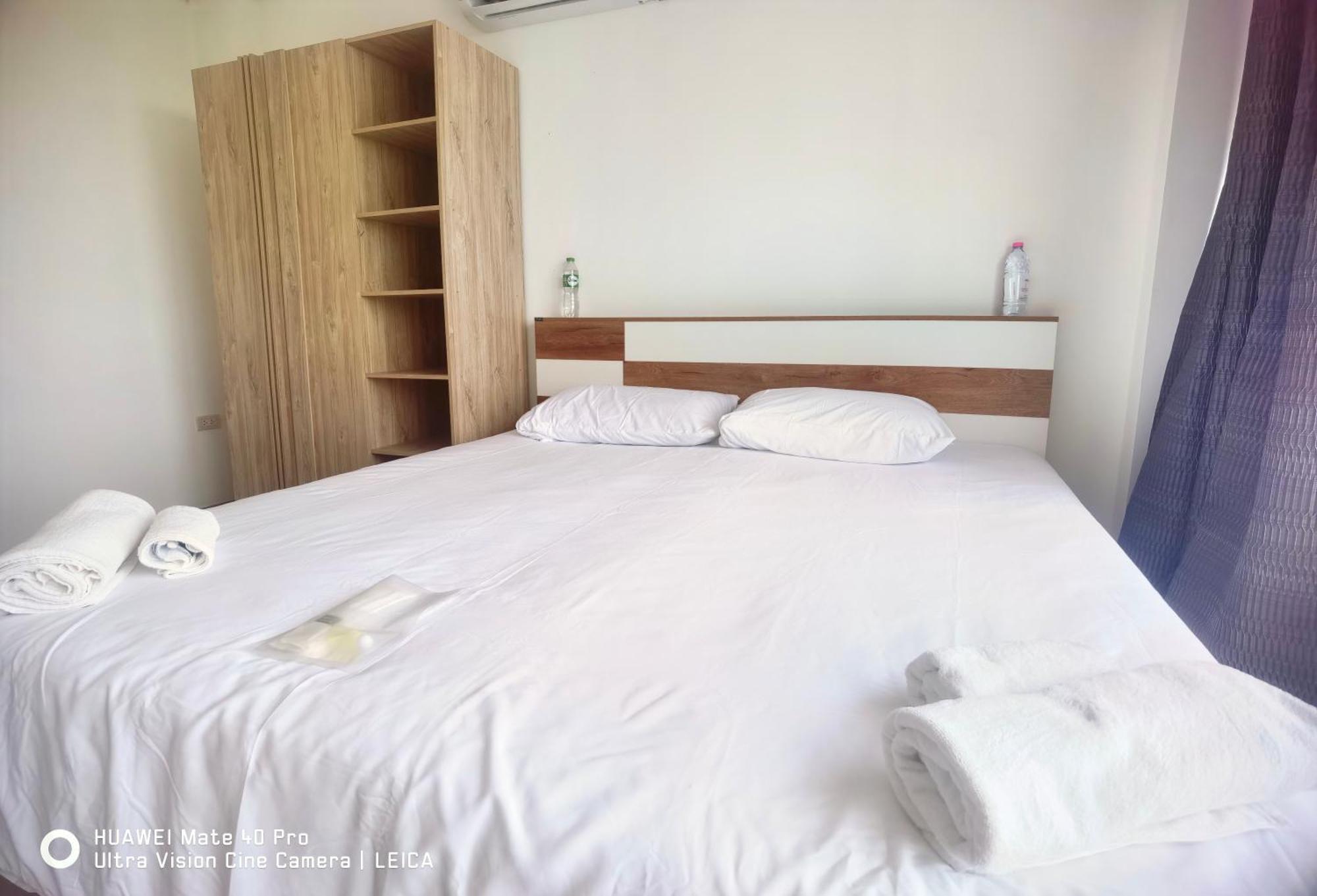 115 Townhouse Hotel Ban Khlong Krang Buitenkant foto