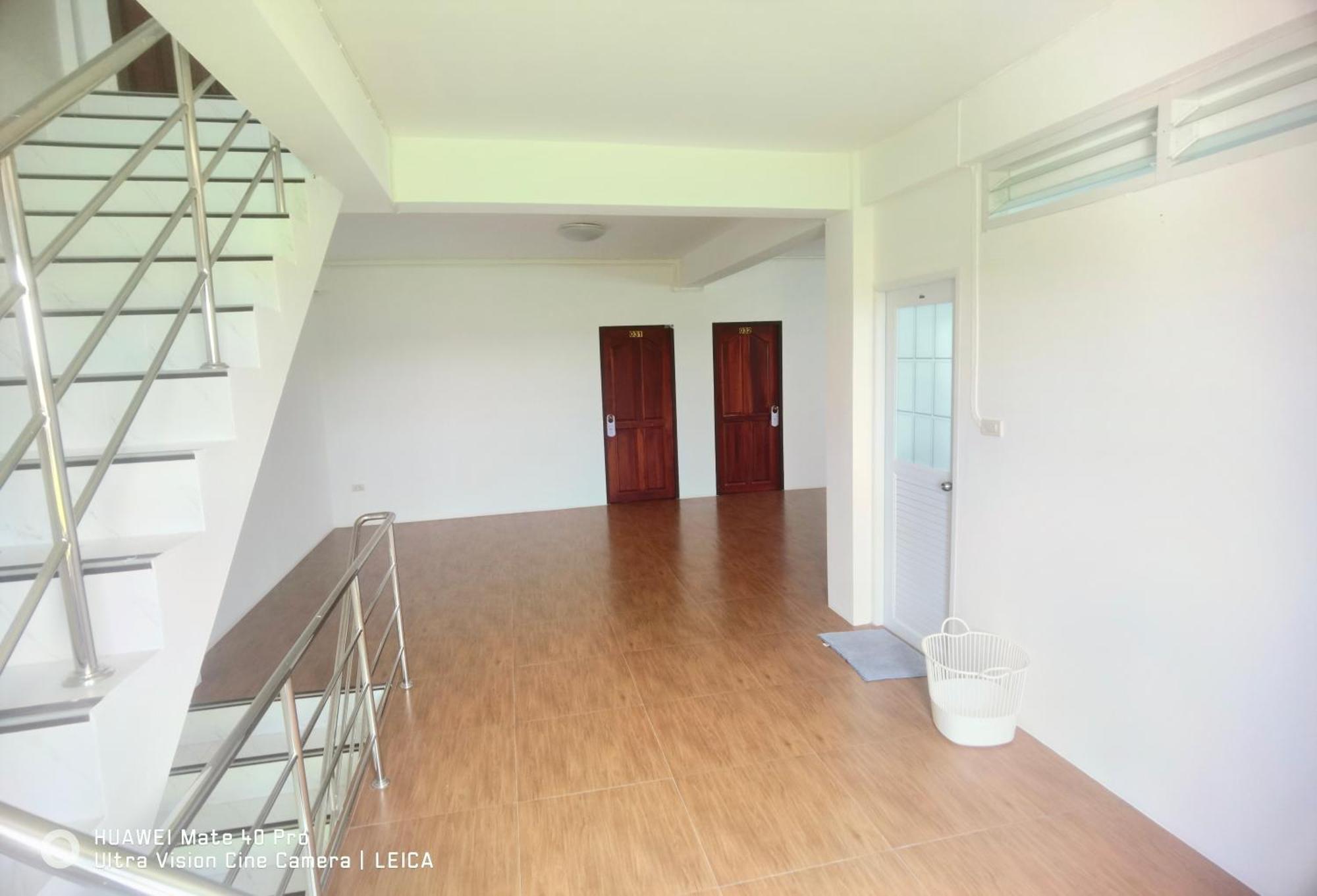 115 Townhouse Hotel Ban Khlong Krang Buitenkant foto