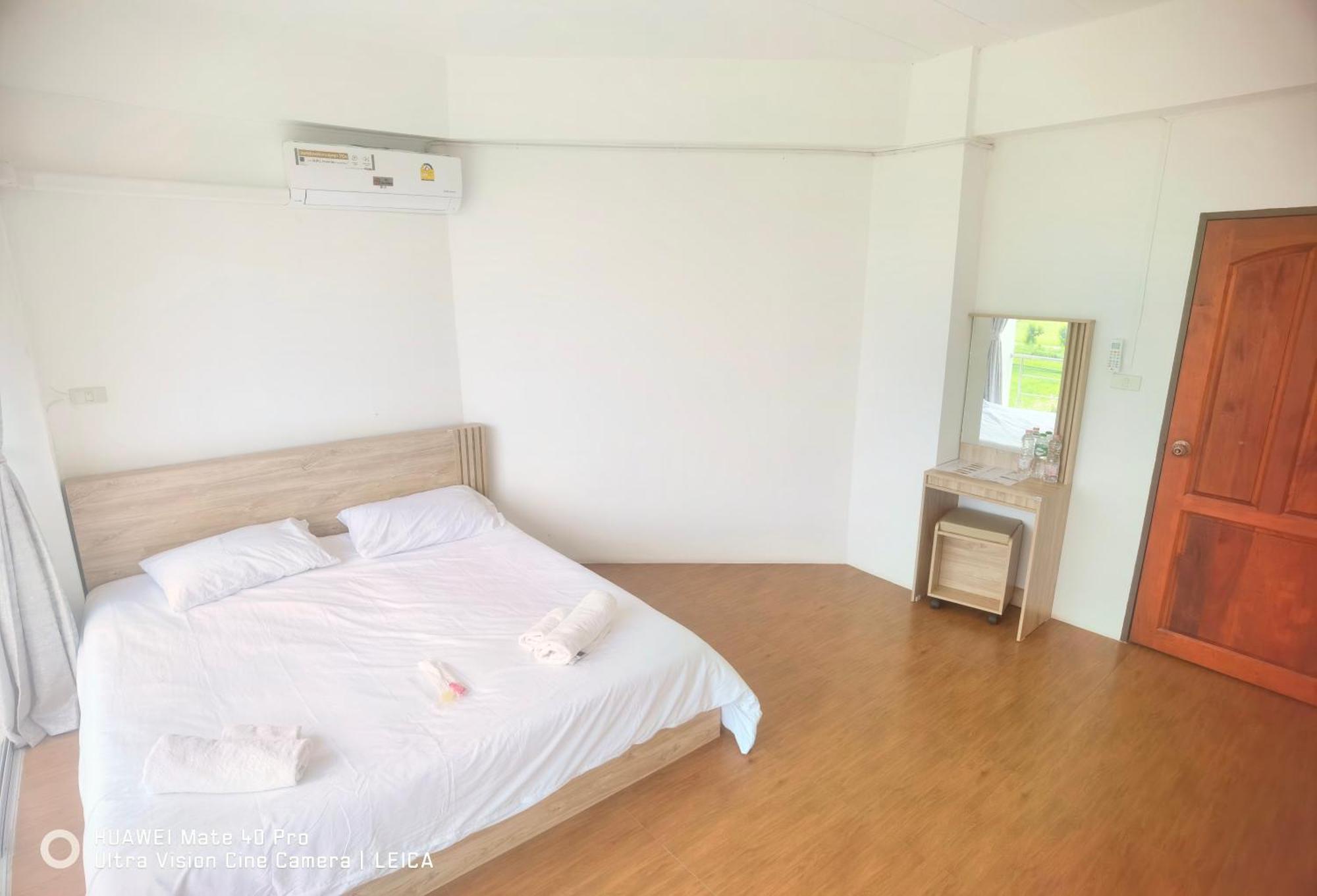 115 Townhouse Hotel Ban Khlong Krang Buitenkant foto