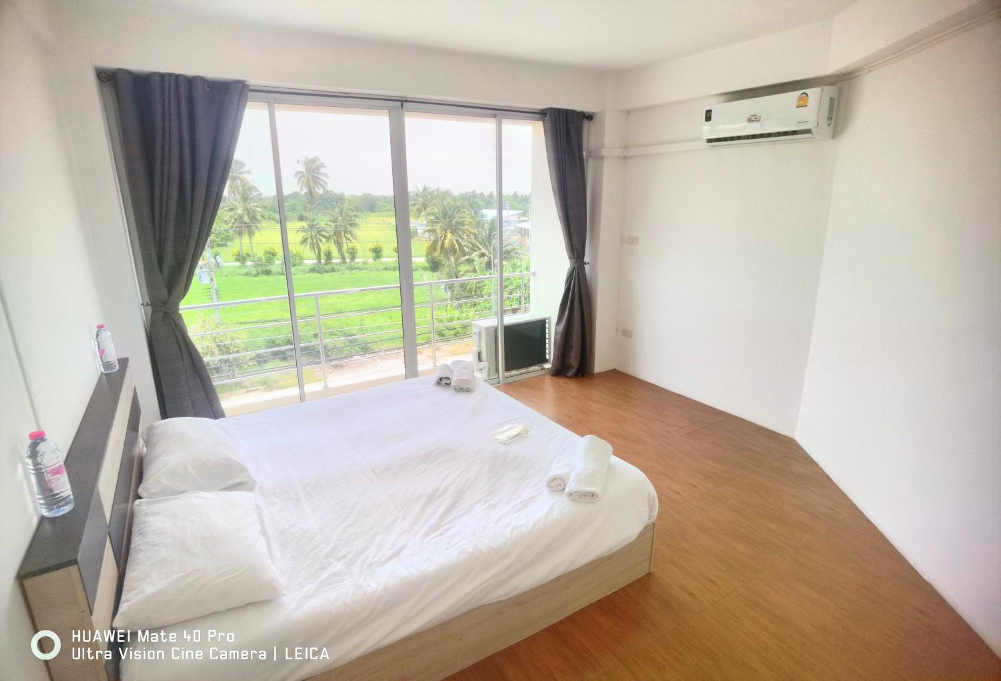 115 Townhouse Hotel Ban Khlong Krang Buitenkant foto