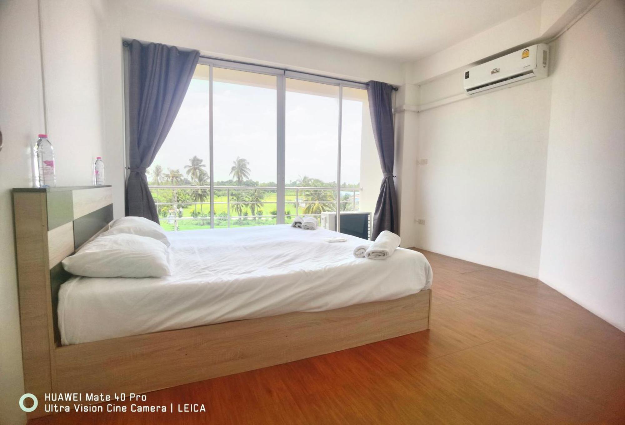 115 Townhouse Hotel Ban Khlong Krang Buitenkant foto