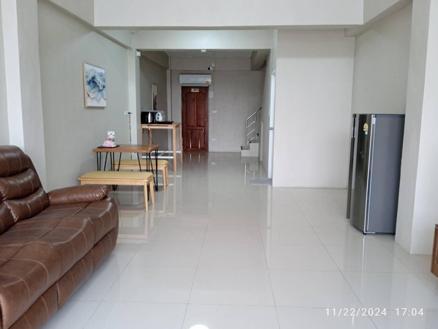 115 Townhouse Hotel Ban Khlong Krang Buitenkant foto